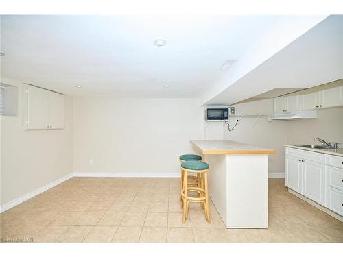 5791 Dorchester Road N, Niagara Falls, ON - Indoor Photo Showing Kitchen