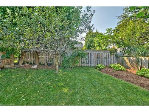 5791 Dorchester Road N, Niagara Falls, ON - Outdoor With Backyard