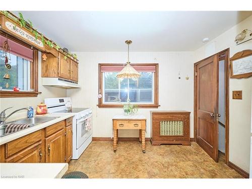 840 Ridge Road N, Ridgeway, ON - Indoor Photo Showing Kitchen