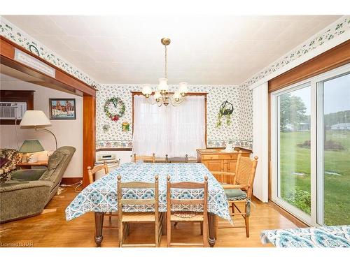 840 Ridge Road N, Ridgeway, ON - Indoor Photo Showing Dining Room