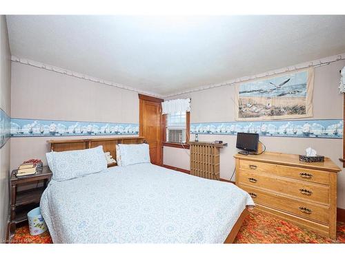 840 Ridge Road N, Ridgeway, ON - Indoor Photo Showing Bedroom