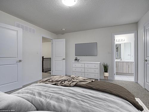 29-520 Grey Street, Brantford, ON - Indoor Photo Showing Bedroom