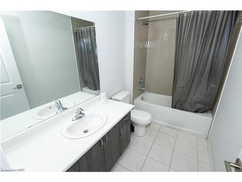 29-520 Grey Street, Brantford, ON - Indoor Photo Showing Bathroom