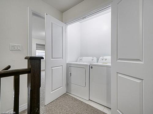 29-520 Grey Street, Brantford, ON - Indoor Photo Showing Laundry Room