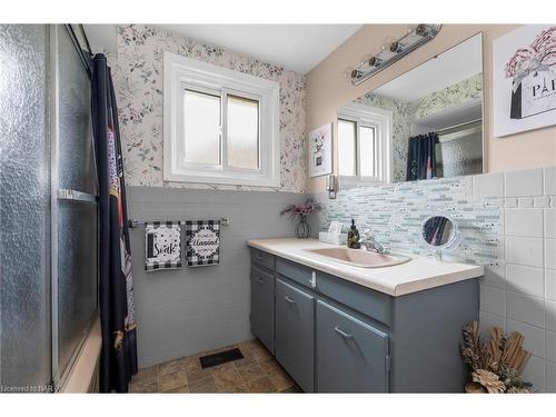 63 Honeywell Drive, Hamilton, ON - Indoor Photo Showing Bathroom