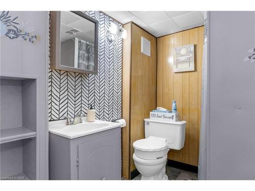 63 Honeywell Drive, Hamilton, ON - Indoor Photo Showing Bathroom