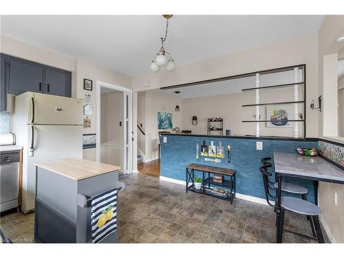 63 Honeywell Drive, Hamilton, ON - Indoor Photo Showing Kitchen