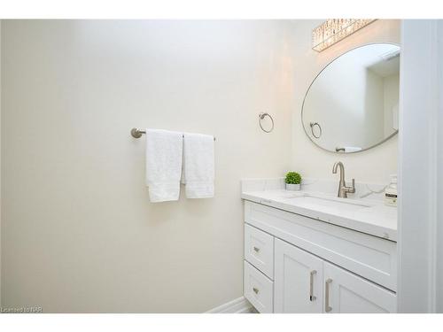 76 Loretta Drive, Niagara-On-The-Lake, ON - Indoor Photo Showing Bathroom