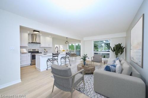 76 Loretta Drive, Niagara-On-The-Lake, ON - Indoor Photo Showing Living Room