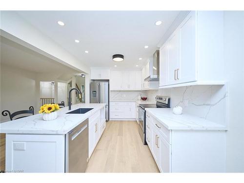 76 Loretta Drive, Niagara-On-The-Lake, ON - Indoor Photo Showing Kitchen