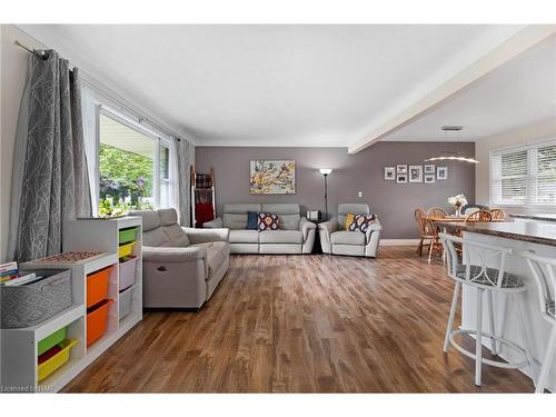 39 Greenhill Drive, Thorold, ON - Indoor Photo Showing Living Room