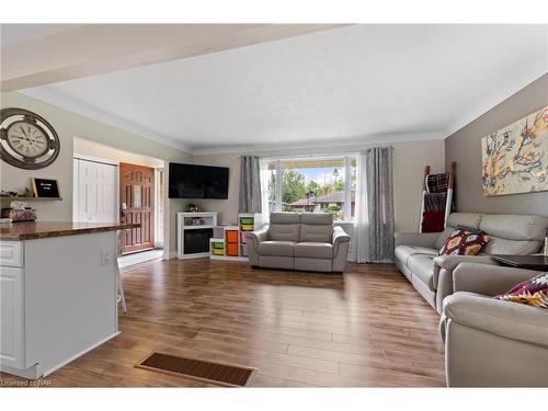 39 Greenhill Drive, Thorold, ON - Indoor Photo Showing Living Room