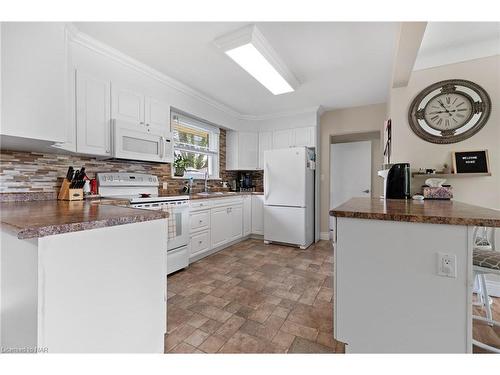 39 Greenhill Drive, Thorold, ON - Indoor Photo Showing Kitchen