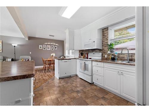 39 Greenhill Drive, Thorold, ON - Indoor Photo Showing Kitchen