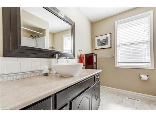 29 Confederation Drive, Niagara-On-The-Lake, ON - Indoor Photo Showing Bathroom