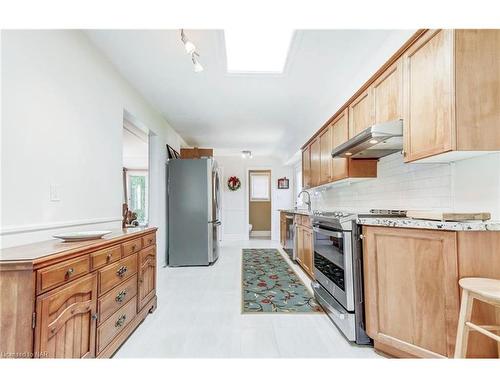 29 Confederation Drive, Niagara-On-The-Lake, ON - Indoor Photo Showing Kitchen