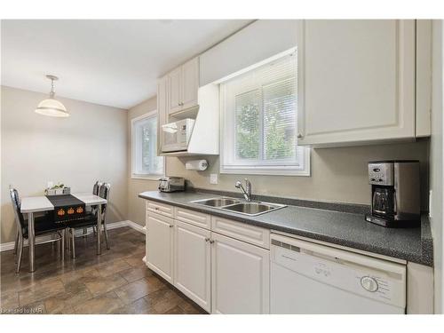 6 Viscount Place, St. Catharines, ON - Indoor Photo Showing Kitchen With Double Sink