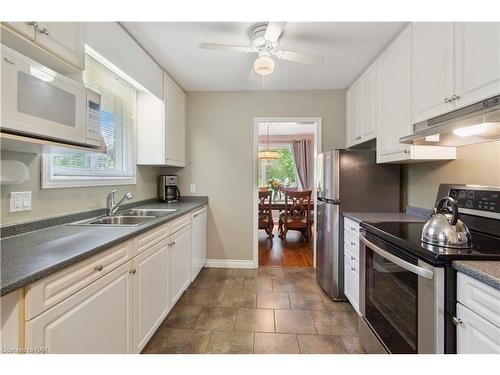 6 Viscount Place, St. Catharines, ON - Indoor Photo Showing Kitchen With Double Sink