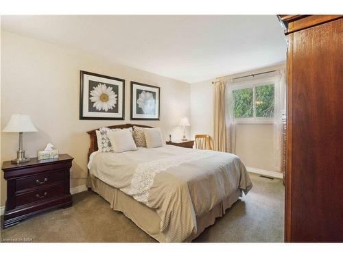 6 Viscount Place, St. Catharines, ON - Indoor Photo Showing Bedroom