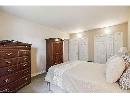 6 Viscount Place, St. Catharines, ON - Indoor Photo Showing Bedroom