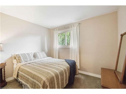 6 Viscount Place, St. Catharines, ON - Indoor Photo Showing Bedroom