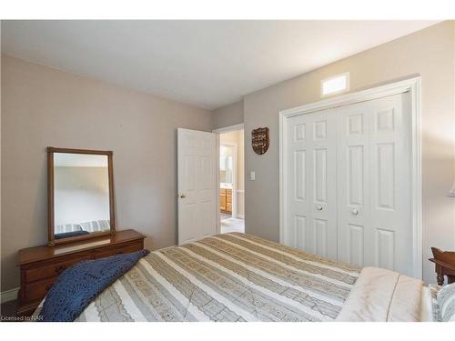 6 Viscount Place, St. Catharines, ON - Indoor Photo Showing Bedroom