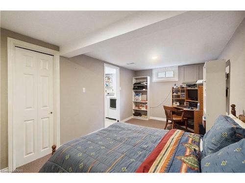 6 Viscount Place, St. Catharines, ON - Indoor Photo Showing Bedroom