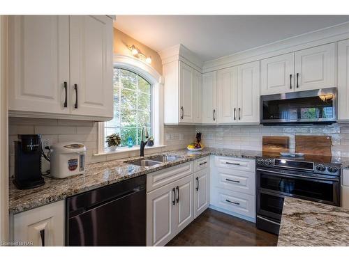 615 Victoria Street, Niagara-On-The-Lake, ON - Indoor Photo Showing Kitchen With Double Sink