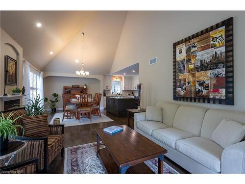 615 Victoria Street, Niagara-On-The-Lake, ON - Indoor Photo Showing Living Room