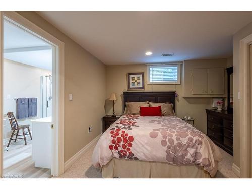 615 Victoria Street, Niagara-On-The-Lake, ON - Indoor Photo Showing Bedroom