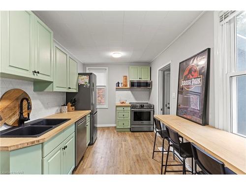 6539 Monroe Street, Niagara Falls, ON - Indoor Photo Showing Kitchen With Double Sink