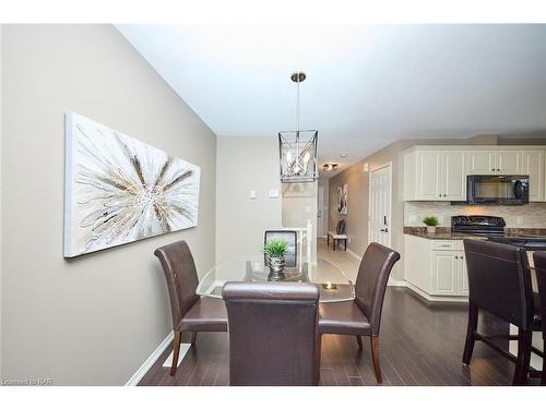 8811 Silverstar Court, Niagara Falls, ON - Indoor Photo Showing Dining Room