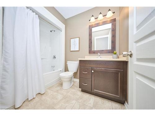 8811 Silverstar Court, Niagara Falls, ON - Indoor Photo Showing Bathroom