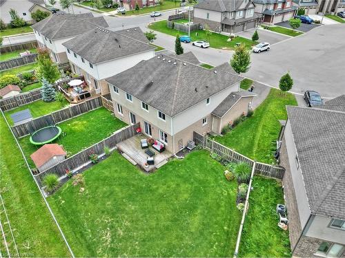 8811 Silverstar Court, Niagara Falls, ON - Outdoor