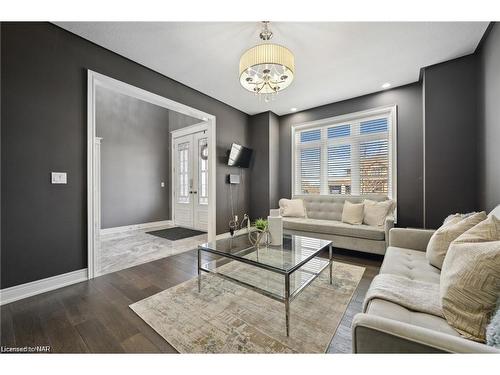 255 Colbeck Drive, Welland, ON - Indoor Photo Showing Living Room