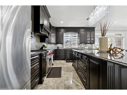 255 Colbeck Drive, Welland, ON - Indoor Photo Showing Kitchen With Stainless Steel Kitchen With Upgraded Kitchen