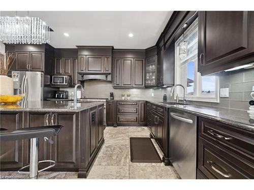 255 Colbeck Drive, Welland, ON - Indoor Photo Showing Kitchen With Stainless Steel Kitchen With Upgraded Kitchen