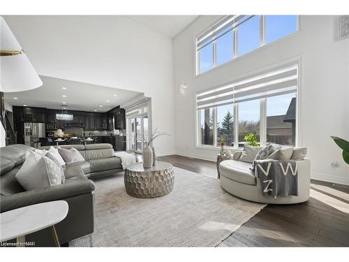 255 Colbeck Drive, Welland, ON - Indoor Photo Showing Living Room