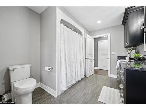 255 Colbeck Drive, Welland, ON - Indoor Photo Showing Bathroom