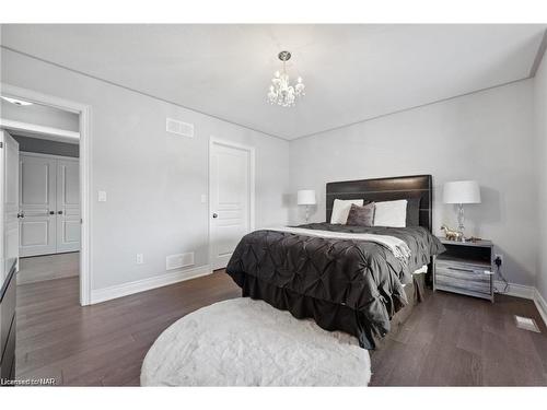 255 Colbeck Drive, Welland, ON - Indoor Photo Showing Bedroom