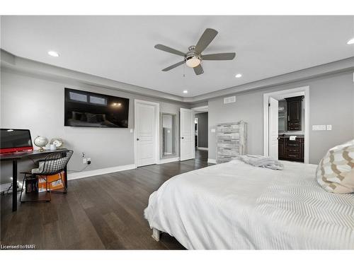 255 Colbeck Drive, Welland, ON - Indoor Photo Showing Bedroom