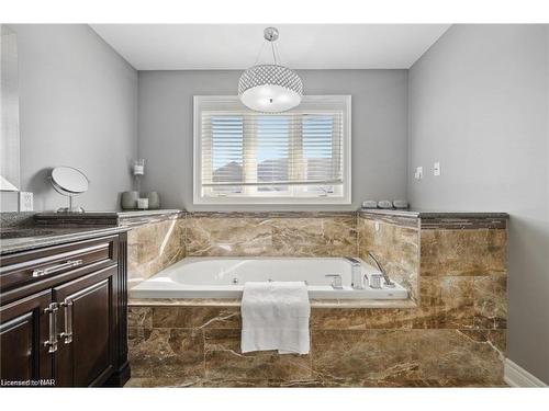 255 Colbeck Drive, Welland, ON - Indoor Photo Showing Bathroom