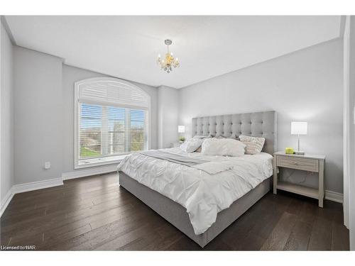 255 Colbeck Drive, Welland, ON - Indoor Photo Showing Bedroom