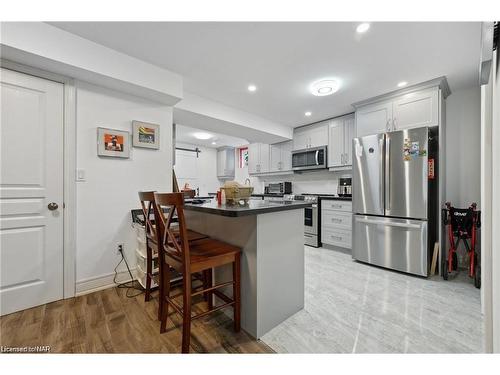 255 Colbeck Drive, Welland, ON - Indoor Photo Showing Kitchen With Stainless Steel Kitchen