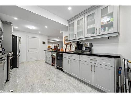 255 Colbeck Drive, Welland, ON - Indoor Photo Showing Kitchen