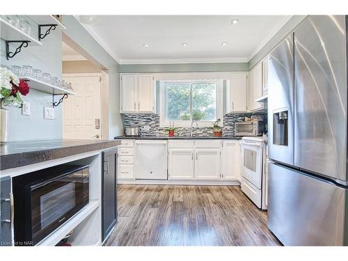 95 St Augustine Drive, St. Catharines, ON - Indoor Photo Showing Kitchen With Upgraded Kitchen