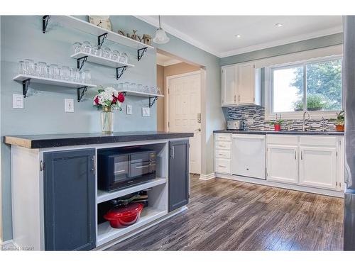 95 St Augustine Drive, St. Catharines, ON - Indoor Photo Showing Kitchen