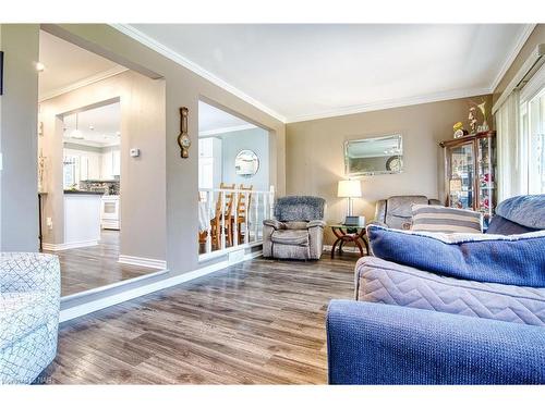 95 St Augustine Drive, St. Catharines, ON - Indoor Photo Showing Living Room