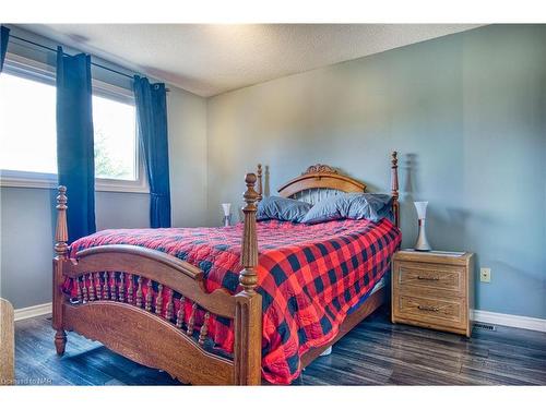 95 St Augustine Drive, St. Catharines, ON - Indoor Photo Showing Bedroom