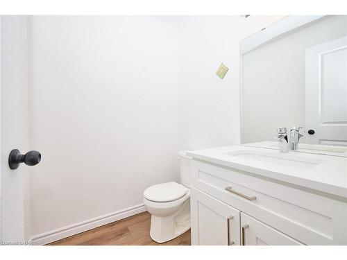 8 King Street Street, Fort Erie, ON - Indoor Photo Showing Bathroom